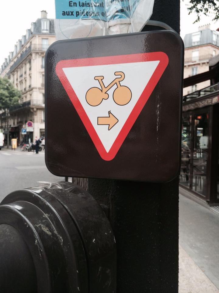 đèn đỏ xe đạp được phép rẽ phải hay đi thẳng